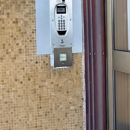 Lägenhet En Rez De Jardin Sur La