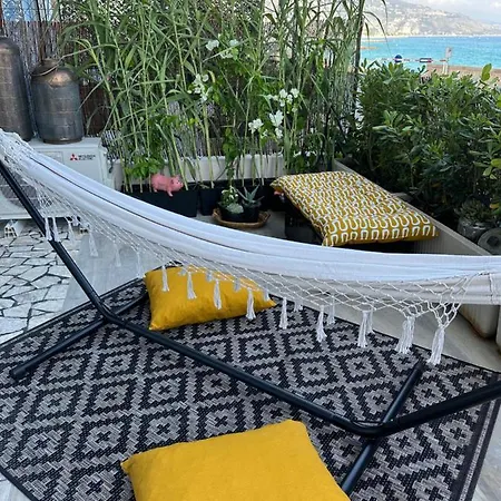 En Rez De Jardin Sur La Lägenhet Menton