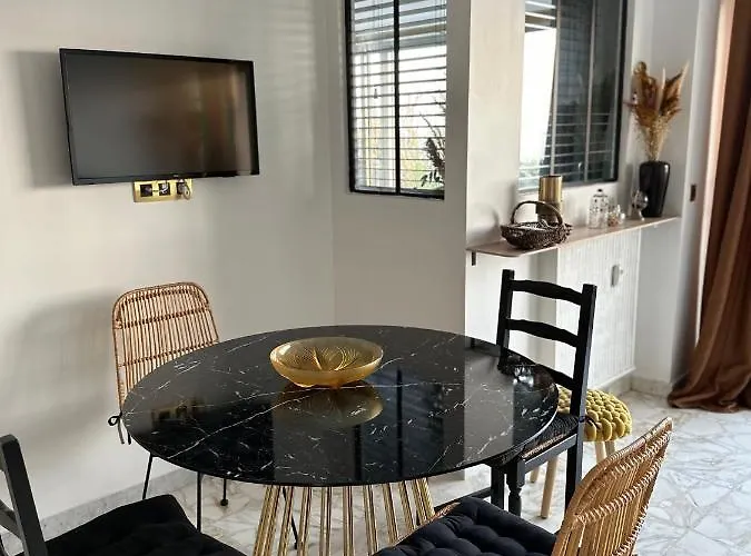 En Rez De Jardin Sur La מנטון