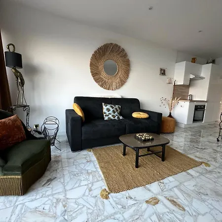 Lejlighed En Rez De Jardin Sur La *