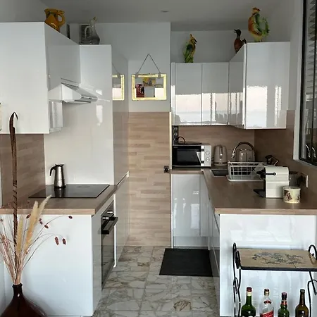 En Rez De Jardin Sur La *