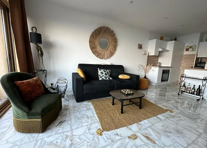 Apartment En Rez De Jardin Sur La *