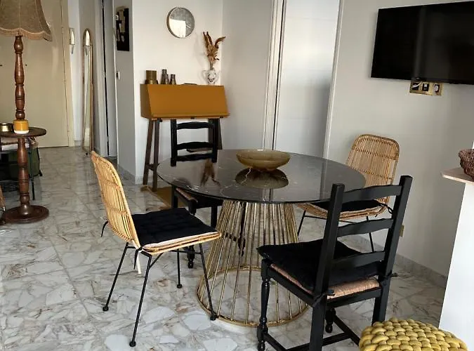 En Rez De Jardin Sur La * 芒通